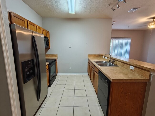 Building Photo - Cozy 2 Bedroom Condo on Ground Floor