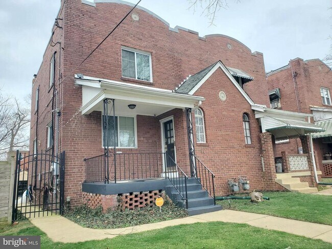 Building Photo - 30 53rd St SE