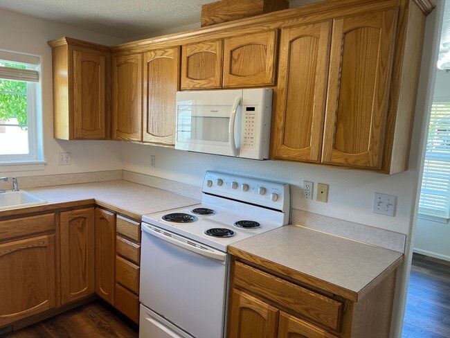 Building Photo - Newly updated 3-bedroom, 2-bathroom duplex with a garage!