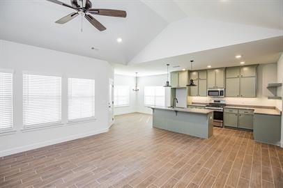 Building Photo - 937 Cook St