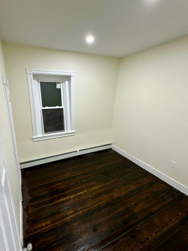 Building Photo - 33 Valley St