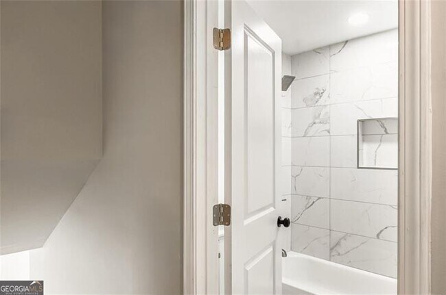 Building Photo - 2900 Eleanor Terrace NW