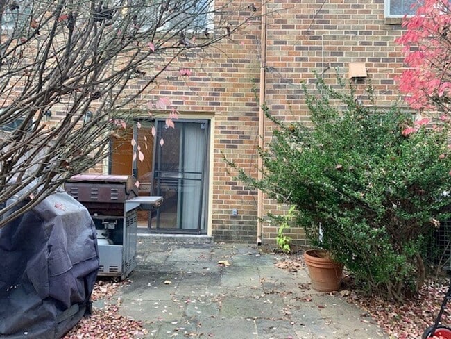 Building Photo - Beautiful home in North Bethesda with atta...
