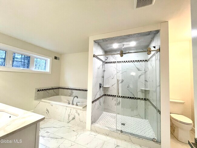 Building Photo - 11 Poplar Dr