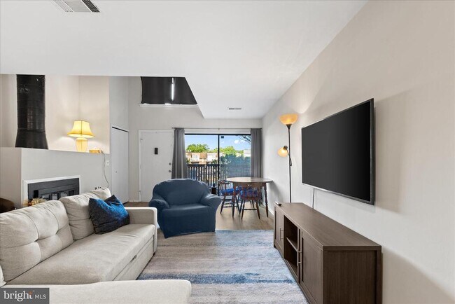 Building Photo - 3911 Woodhue Pl