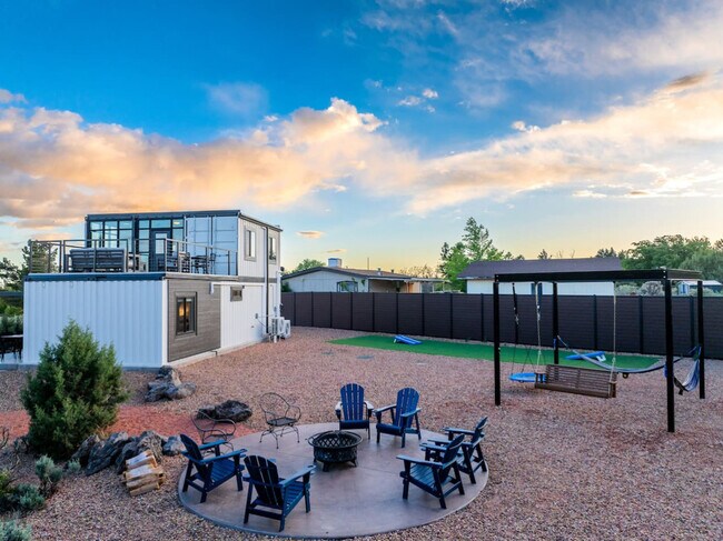 Building Photo - 736 W Rider Dr