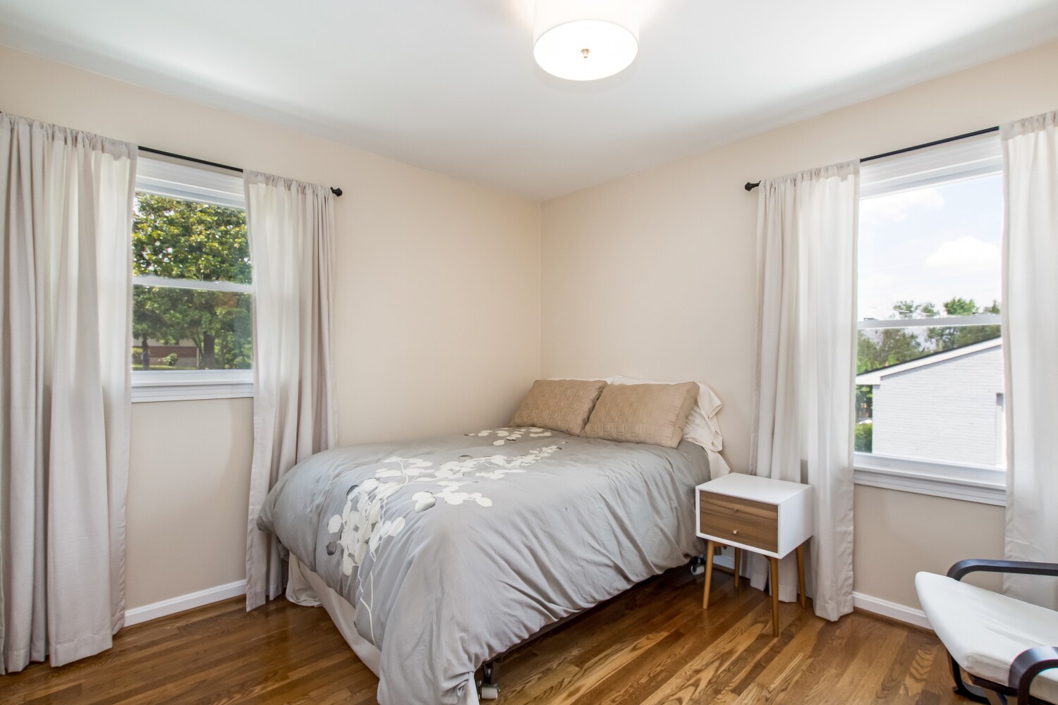 Building Photo - 2158 Brookview Dr