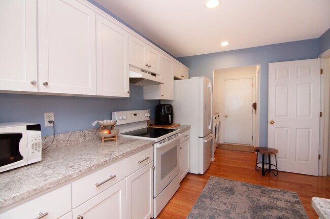 Building Photo - 4471 Hillside Ct