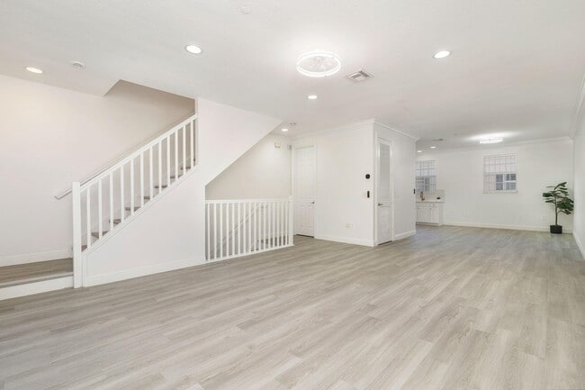 Building Photo - 2502 N Dixie Hwy