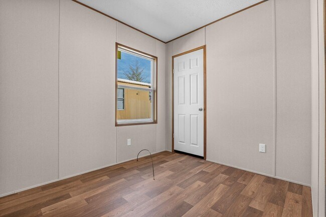 Building Photo - 600 Ermine Rd