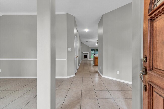 Building Photo - 820 Portsmouth Dr