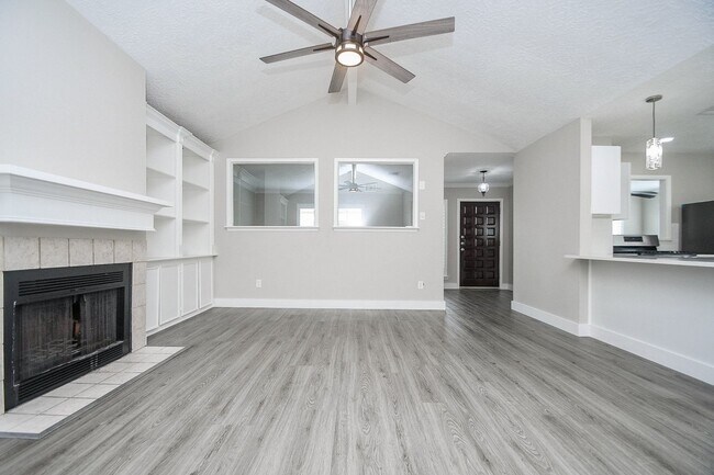 Building Photo - 15807 Los Altos Dr