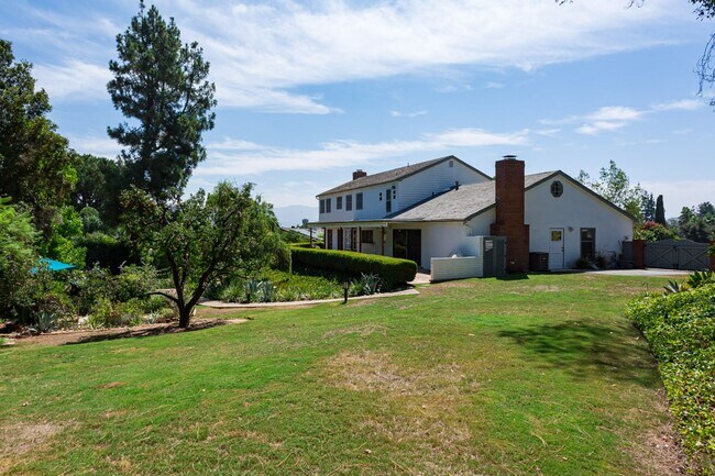 Building Photo - Georgian Colonial in Mt Helix