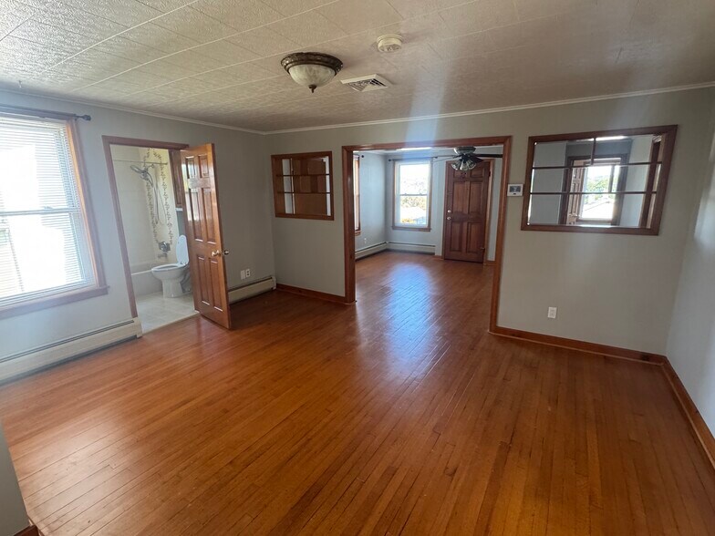 Living Room / Dining Room - 102 E Liberty St