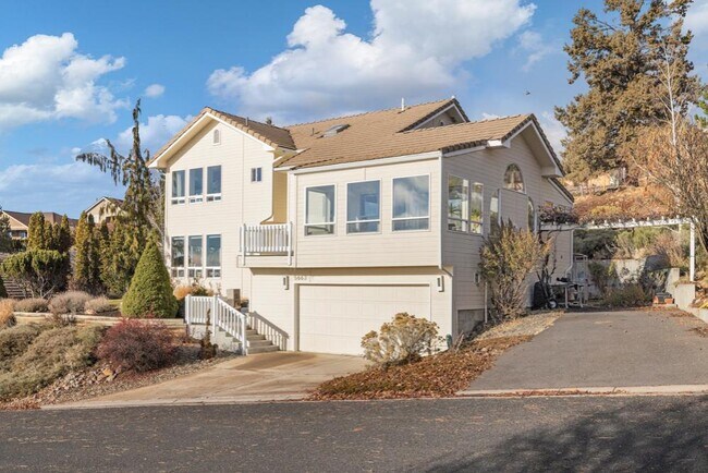 Building Photo - 5663 Basin View Dr