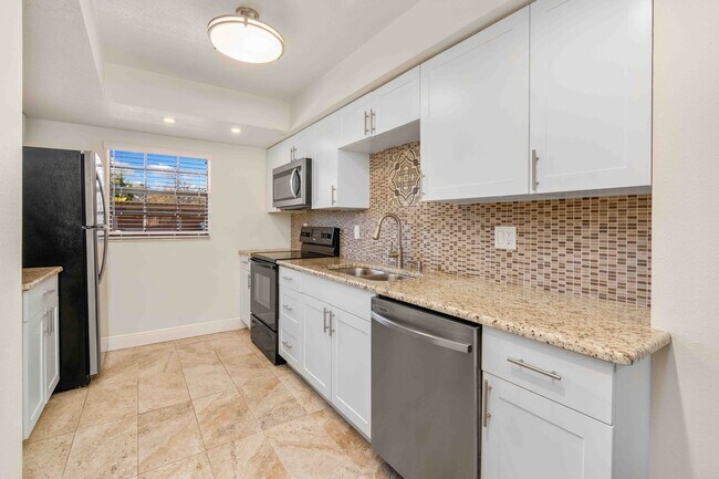 Building Photo - 1750 Belleair Forest Dr