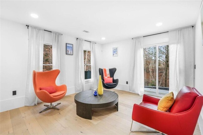 Building Photo - 507 Karen Ln