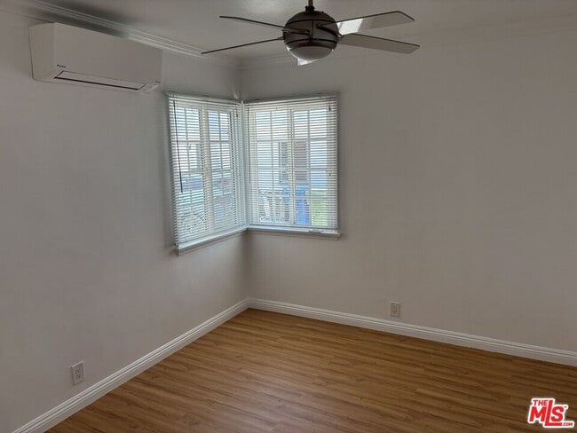 Building Photo - 8437 Lilienthal Ave