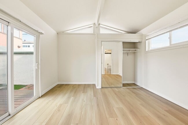 Building Photo - 1 BLOCK TO THE BEACH! COMPLETELY REMODELED 2BD/2BA OCEAN BEACH RESIDENCE - ONLY $4,475/MO!