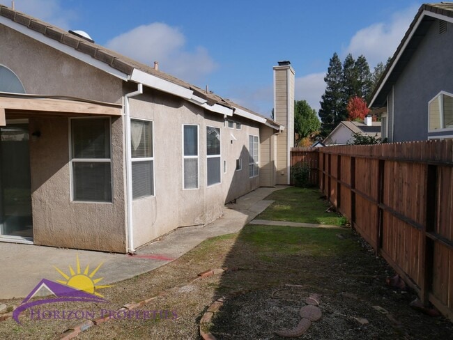 Building Photo - 9472 Clementine Way