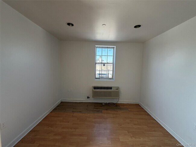 Building Photo - 2381 Belmont Ave