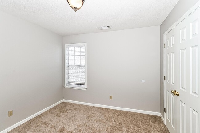 Building Photo - 8672 Overcup Oaks Dr