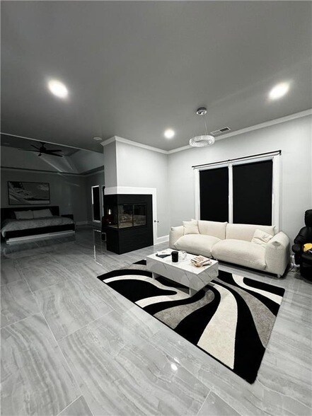 Building Photo - 4299 Oakvale Ln