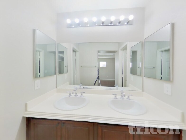 Building Photo - 3643 Sanwood St