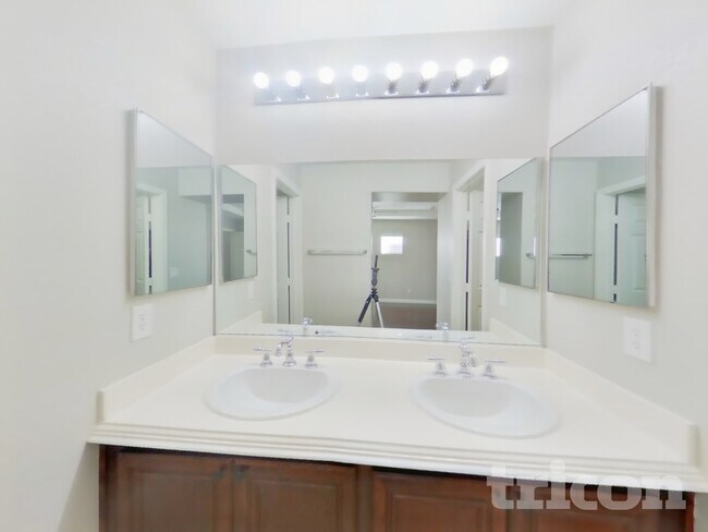 Building Photo - 3643 Sanwood St