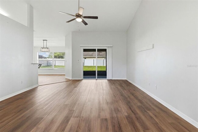 Building Photo - 896 Princeton Dr