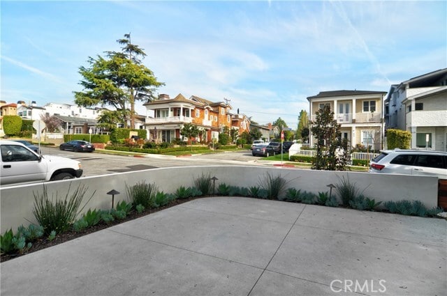 Building Photo - 621 Narcissus Ave