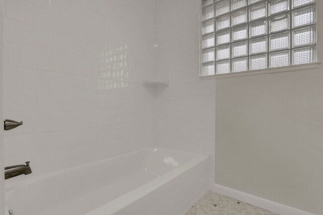 Building Photo - 214 Cheyenne Blvd