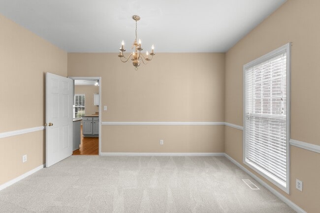 Building Photo - 108 Castlebury Creek Ct