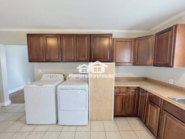 Building Photo - 459 Algonquin Rd