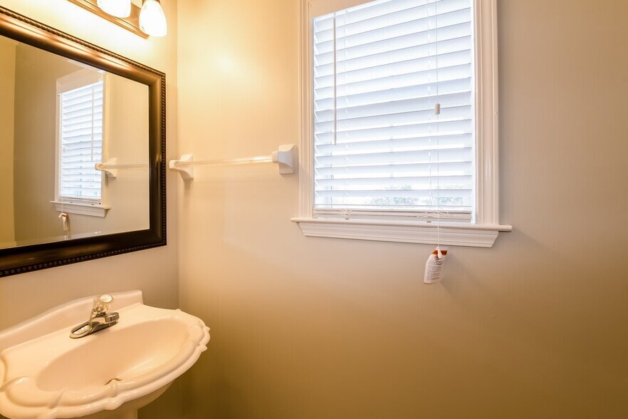 Building Photo - 10436 Sunnybrook Cir