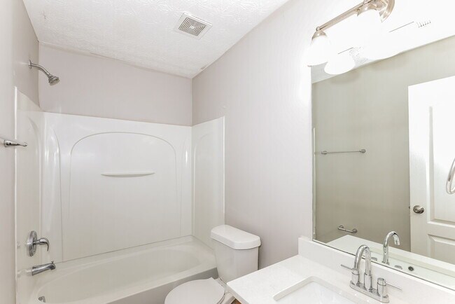 Building Photo - 3901 Alderwoods Dr