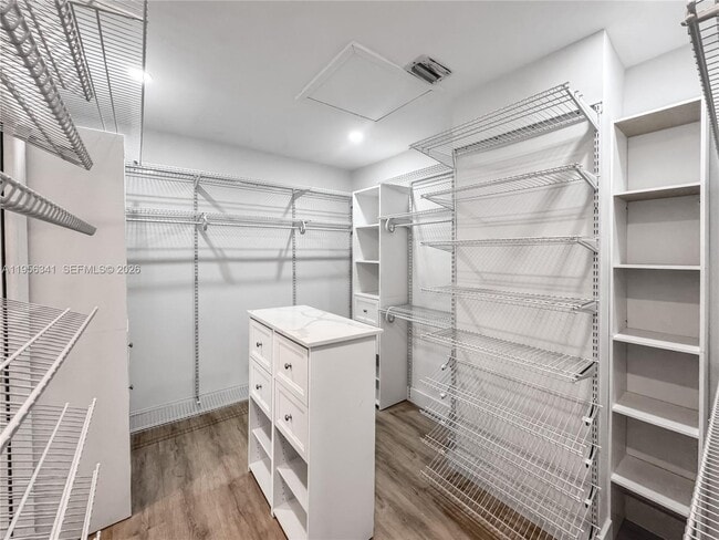 Building Photo - 19100 Bob-O-Link Dr