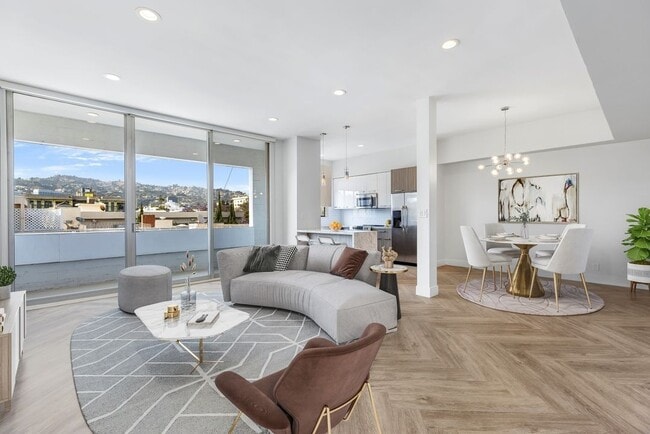 Interior Photo - 409 Palm