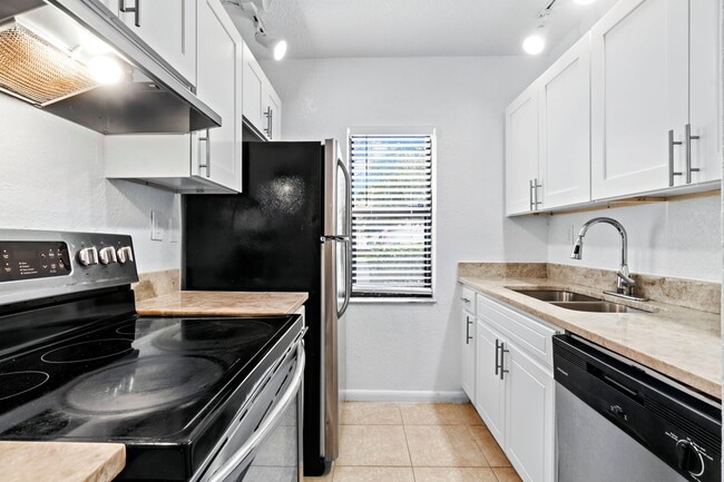 Building Photo - 11620 NW 26th Ct