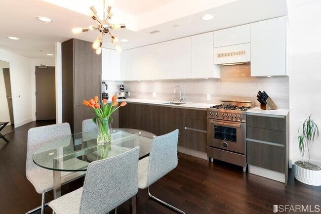 Building Photo - 1 Bed, 1 Bath - Modern Condo @ Linea - Min...