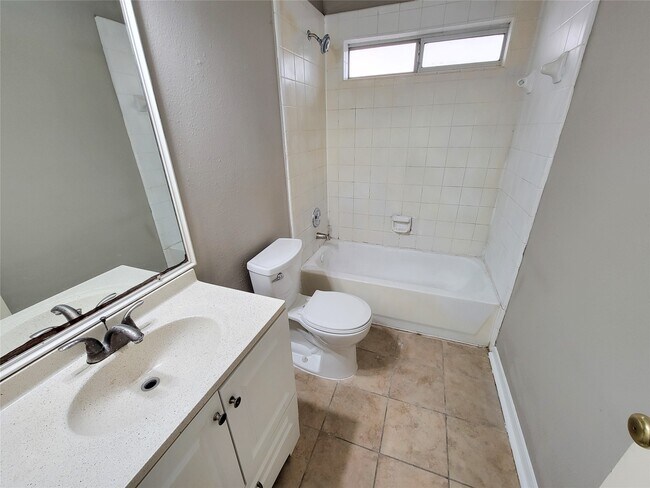Building Photo - 5322 Rivergate Dr