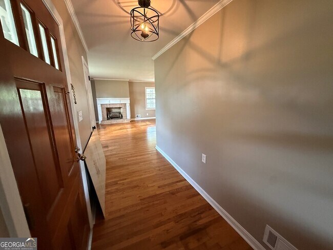 Building Photo - 412 Roberson St