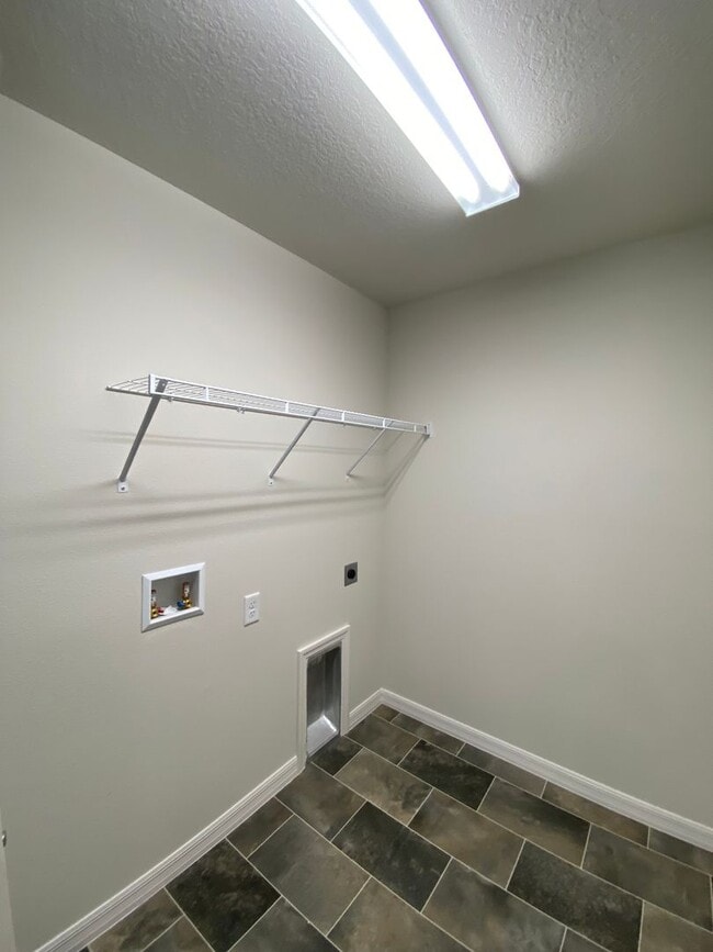 Building Photo - $700 off first month's rent! - Desirable Citrus Springs Neighborhood 3/2/2