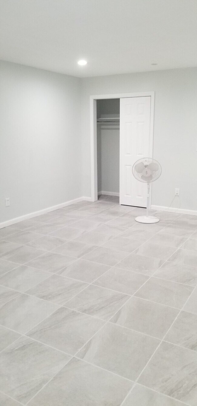 Building Photo - 307 College Dr