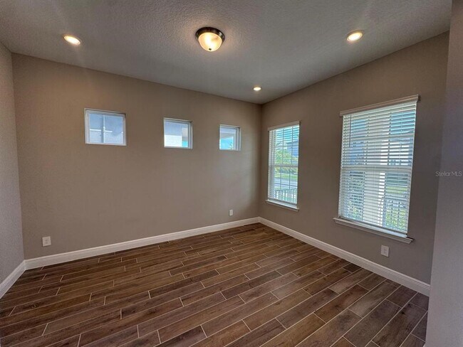 Building Photo - 16405 Silver Brk Wy