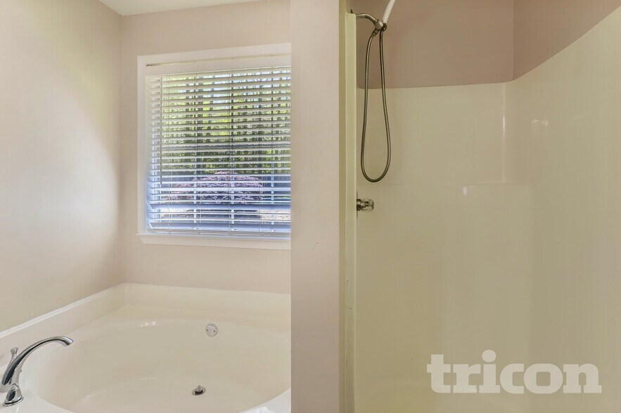 Building Photo - 2024 Atha Woods Dr