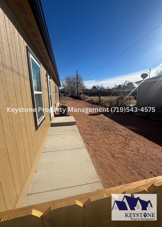 Building Photo - 632-634 Edna Ln