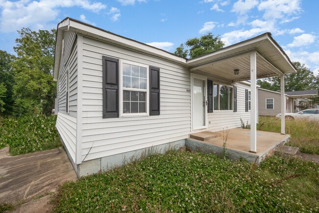 Primary Photo - 1043 Mountain Crest Dr