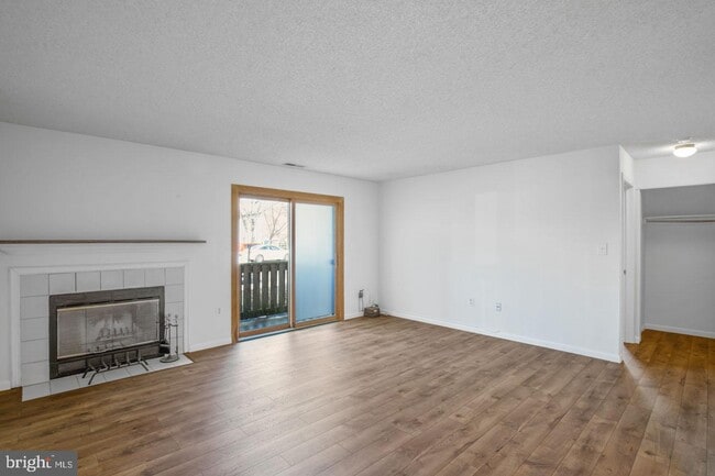 Building Photo - 2101 Ravens Crest Dr