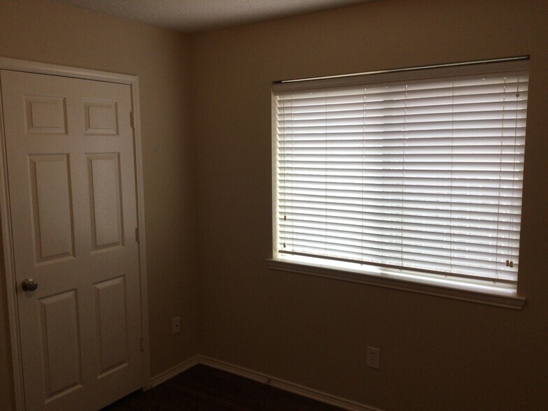 Building Photo - 223 Dartmouth Dr